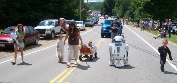 R2-D2 Belmont Old Home Day Parade